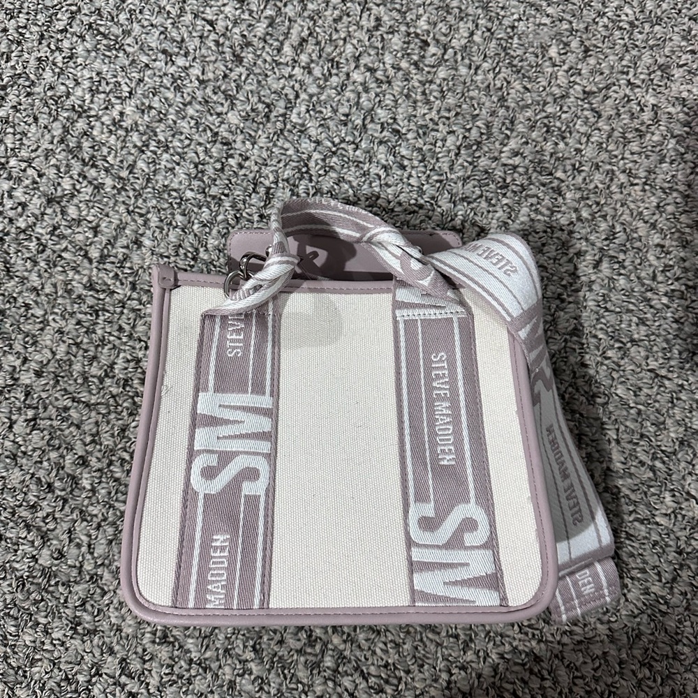 Steve Madden White and Gray Crossbody Bag